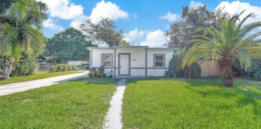 Casa en Miami Gardens, Florida 2 dormitorios, 74.32 m2 № 2033012