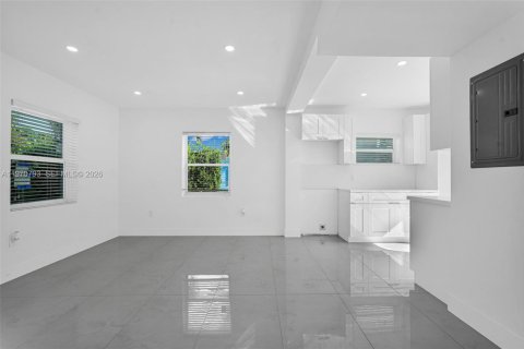 Casa en venta en Miami Gardens, Florida, 2 dormitorios, 74.32 m2 № 2033012 - foto 6