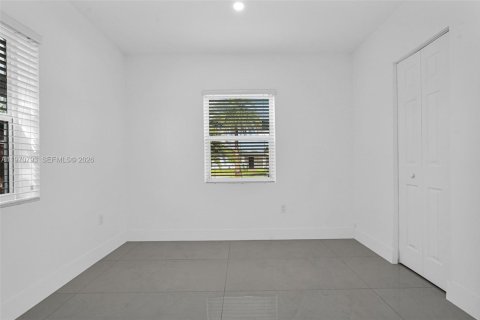 Casa en venta en Miami Gardens, Florida, 2 dormitorios, 74.32 m2 № 2033012 - foto 24