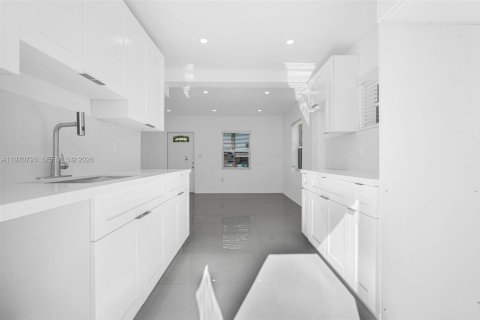 Casa en venta en Miami Gardens, Florida, 2 dormitorios, 74.32 m2 № 2033012 - foto 13