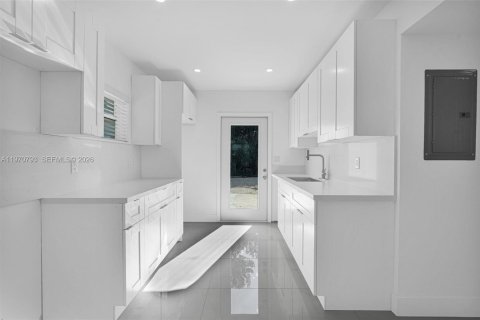 Casa en venta en Miami Gardens, Florida, 2 dormitorios, 74.32 m2 № 2033012 - foto 16