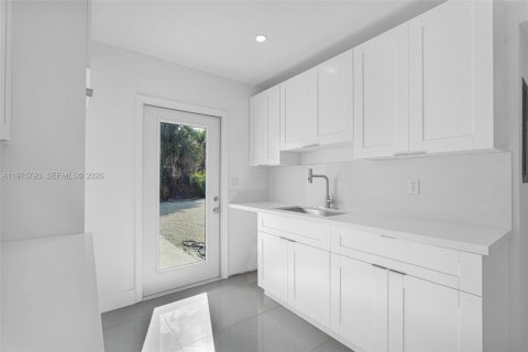 Casa en venta en Miami Gardens, Florida, 2 dormitorios, 74.32 m2 № 2033012 - foto 18