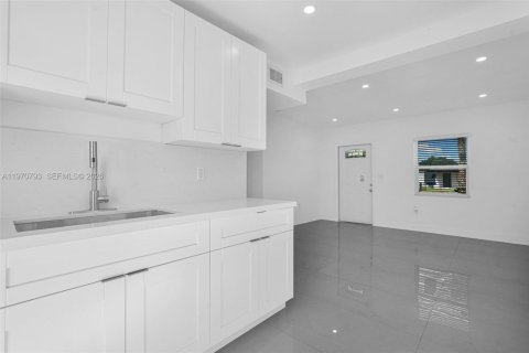 Casa en venta en Miami Gardens, Florida, 2 dormitorios, 74.32 m2 № 2033012 - foto 12