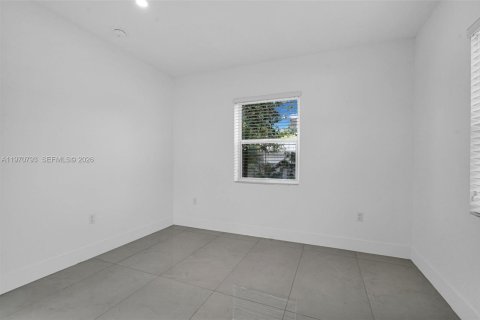 Casa en venta en Miami Gardens, Florida, 2 dormitorios, 74.32 m2 № 2033012 - foto 25