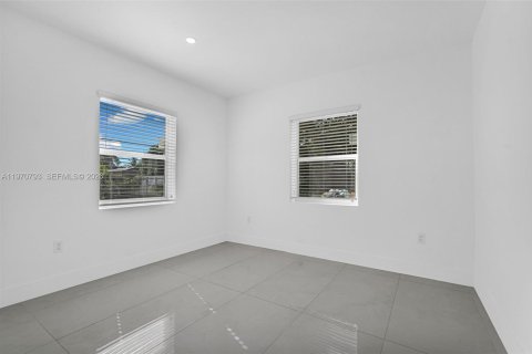 Casa en venta en Miami Gardens, Florida, 2 dormitorios, 74.32 m2 № 2033012 - foto 27