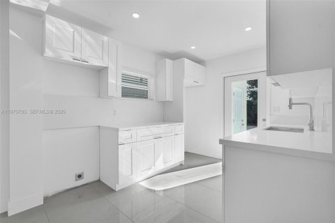Casa en venta en Miami Gardens, Florida, 2 dormitorios, 74.32 m2 № 2033012 - foto 14