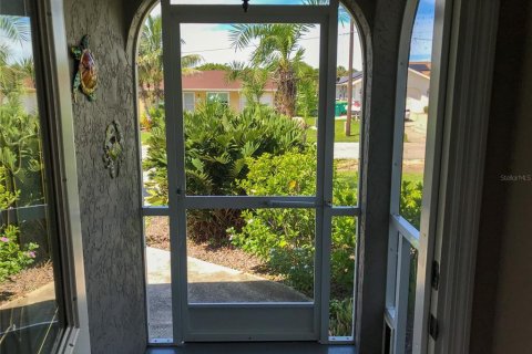 Villa ou maison à vendre à Port Charlotte, Floride: 3 chambres, 135.36 m2 № 2395618 - photo 8