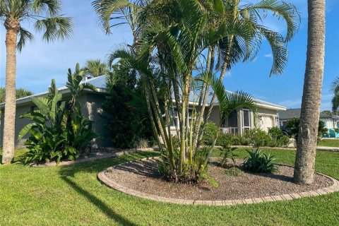 Villa ou maison à vendre à Port Charlotte, Floride: 3 chambres, 135.36 m2 № 2395618 - photo 4