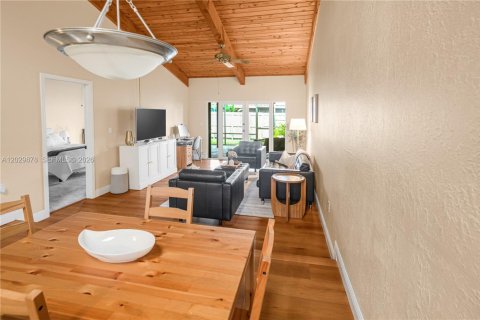 Adosado en venta en Pembroke Pines, Florida, 2 dormitorios, 111.11 m2 № 2077933 - foto 10