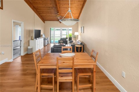 Adosado en venta en Pembroke Pines, Florida, 2 dormitorios, 111.11 m2 № 2077933 - foto 8