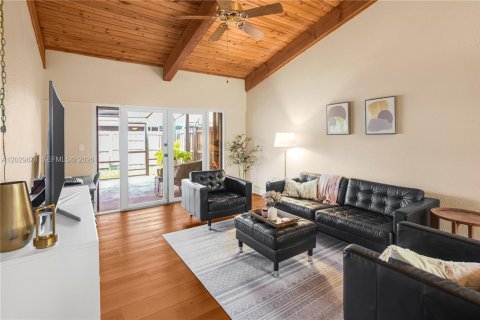 Adosado en venta en Pembroke Pines, Florida, 2 dormitorios, 111.11 m2 № 2077933 - foto 3