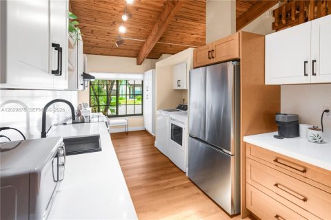 Adosado en venta en Pembroke Pines, Florida, 2 dormitorios, 111.11 m2 № 2077933 - foto 4