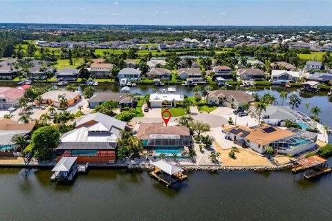 House in Apollo Beach, Florida 3 bedrooms, 152.73 sq.m. № 2391600 - photo 3