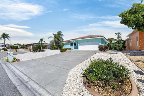 House in Apollo Beach, Florida 3 bedrooms, 152.73 sq.m. № 2391600 - photo 4