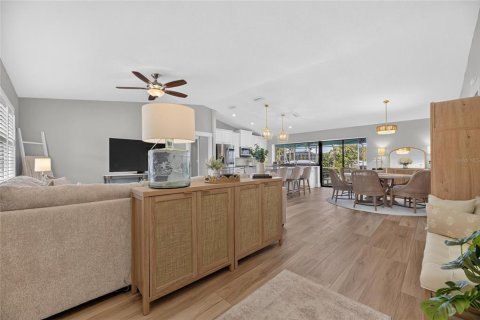 House in Apollo Beach, Florida 3 bedrooms, 152.73 sq.m. № 2391600 - photo 8