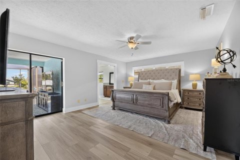 House in Apollo Beach, Florida 3 bedrooms, 152.73 sq.m. № 2391600 - photo 24