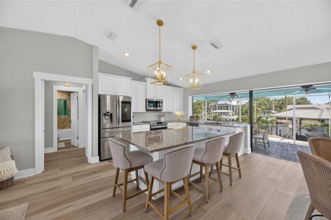 House in Apollo Beach, Florida 3 bedrooms, 152.73 sq.m. № 2391600 - photo 13