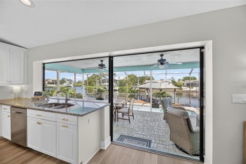 House in Apollo Beach, Florida 3 bedrooms, 152.73 sq.m. № 2391600 - photo 21