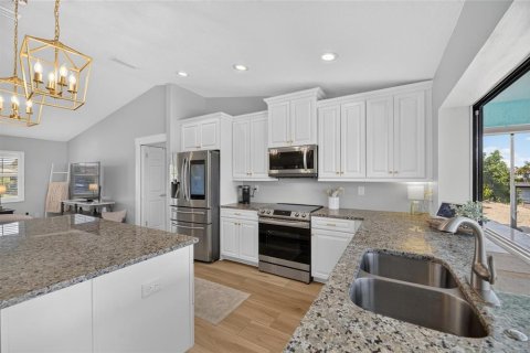 House in Apollo Beach, Florida 3 bedrooms, 152.73 sq.m. № 2391600 - photo 19