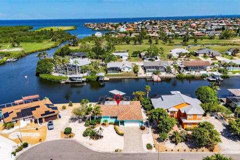 House in Apollo Beach, Florida 3 bedrooms, 152.73 sq.m. № 2391600