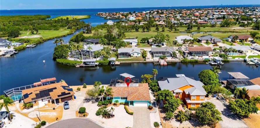 House in Apollo Beach, Florida 3 bedrooms, 152.73 sq.m. № 2391600
