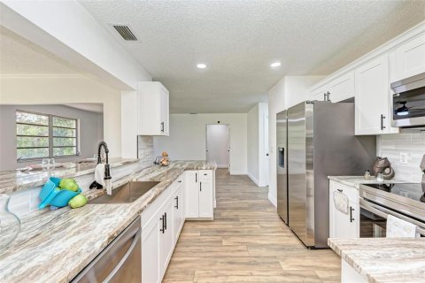 House in Punta Gorda, Florida 3 bedrooms, 214.05 sq.m. № 2229578 - photo 7