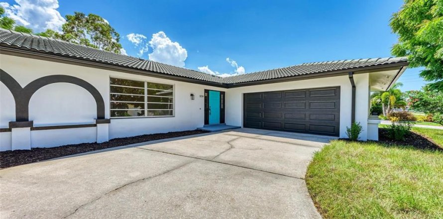 House in Punta Gorda, Florida 3 bedrooms, 214.05 sq.m. № 2229578