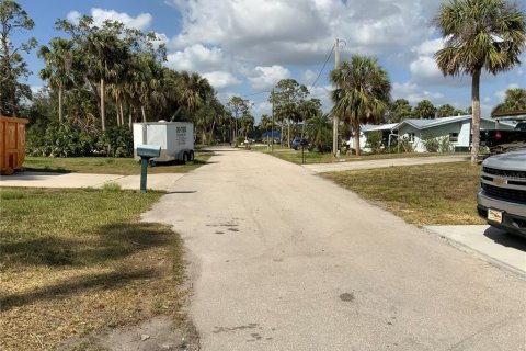 Land in North Fort Myers, Florida № 474979 - photo 8