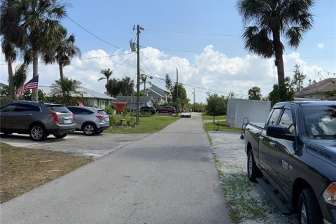 Land in North Fort Myers, Florida № 474979 - photo 7
