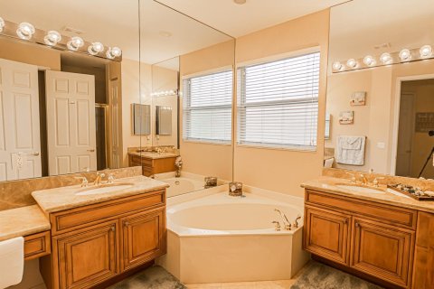 Casa en venta en Port St. Lucie, Florida, 3 dormitorios, 205.41 m2 № 2078164 - foto 9