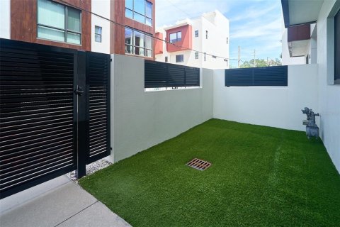 Adosado en venta en Saint Petersburg, Florida, 3 dormitorios, 184.69 m2 № 2277690 - foto 6