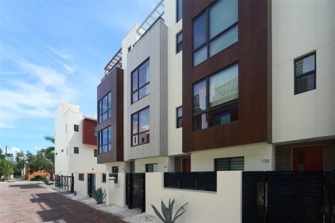 Adosado en venta en Saint Petersburg, Florida, 3 dormitorios, 184.69 m2 № 2277690 - foto 3