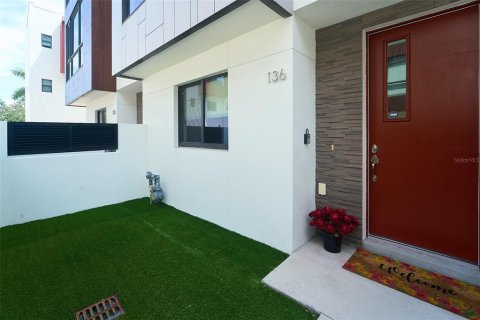 Adosado en venta en Saint Petersburg, Florida, 3 dormitorios, 184.69 m2 № 2277690 - foto 5