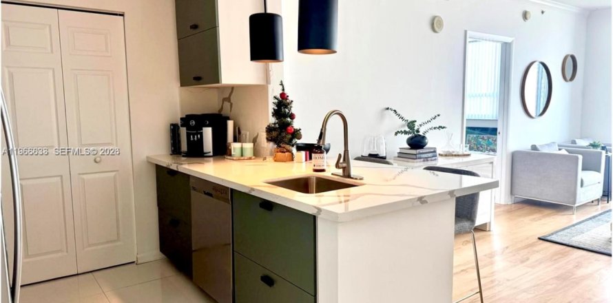 Condominio en Miami, Florida, 2 dormitorios  № 2032875