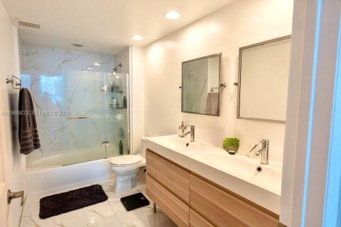 Condominio en venta en Miami, Florida, 2 dormitorios, 97.45 m2 № 2032875 - foto 14