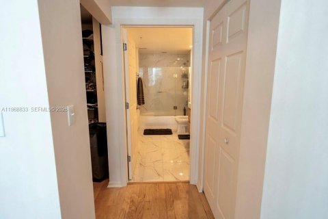 Condominio en venta en Miami, Florida, 2 dormitorios, 97.45 m2 № 2032875 - foto 13