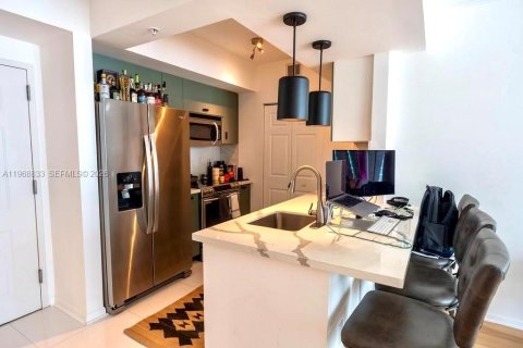 Condominio en venta en Miami, Florida, 2 dormitorios, 97.45 m2 № 2032875 - foto 3