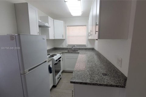 Villa ou maison à louer à Lake Worth, Floride: 1 chambre, 196.95 m2 № 2422469 - photo 6
