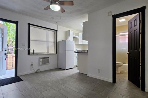 Villa ou maison à louer à Lake Worth, Floride: 1 chambre, 196.95 m2 № 2422469 - photo 14
