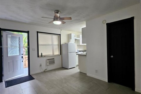 Villa ou maison à louer à Lake Worth, Floride: 1 chambre, 196.95 m2 № 2422469 - photo 15