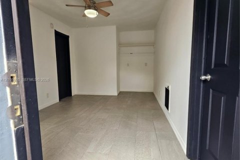 Villa ou maison à louer à Lake Worth, Floride: 1 chambre, 196.95 m2 № 2422469 - photo 17