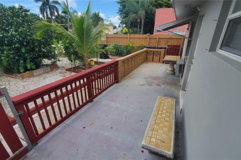 Villa ou maison à louer à Lake Worth, Floride: 1 chambre, 196.95 m2 № 2422469 - photo 2
