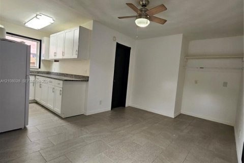 Villa ou maison à louer à Lake Worth, Floride: 1 chambre, 196.95 m2 № 2422469 - photo 16
