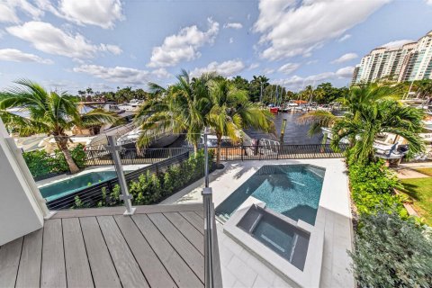 Townhouse in Fort Lauderdale, Florida 4 bedrooms, 325.16 sq.m. № 2426119 - photo 3