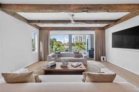 Townhouse in Fort Lauderdale, Florida 4 bedrooms, 325.16 sq.m. № 2426119 - photo 12