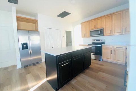 Villa ou maison à vendre à Kissimmee, Floride: 4 chambres, 179.86 m2 № 2418591 - photo 4