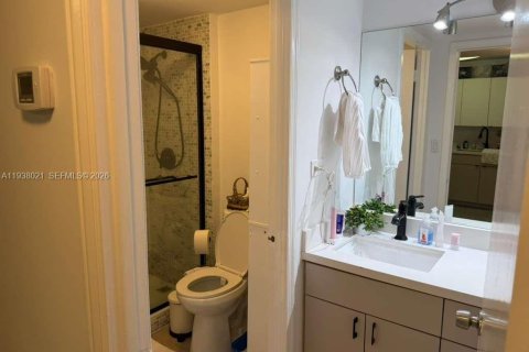 Купить кондоминиум в Майами-Бич, Флорида № 2001706 - фото 17