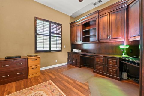 House in West Palm Beach, Florida 6 bedrooms, 360.83 sq.m. № 2180189 - photo 13