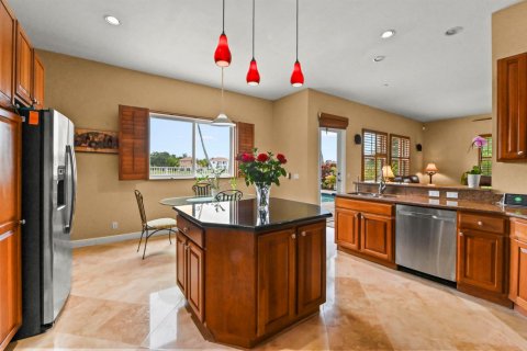 House in West Palm Beach, Florida 6 bedrooms, 360.83 sq.m. № 2180189 - photo 15