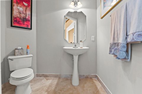 House in West Palm Beach, Florida 6 bedrooms, 360.83 sq.m. № 2180189 - photo 20